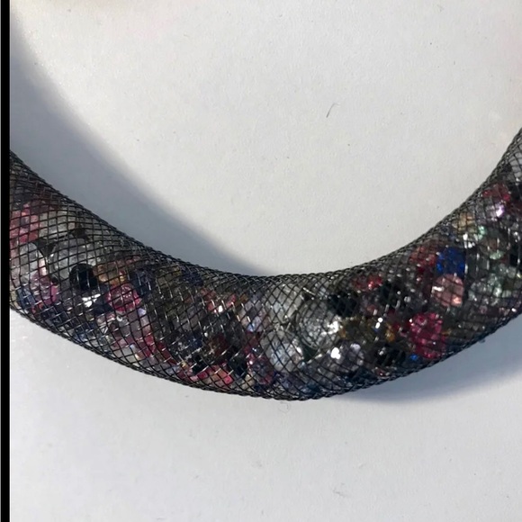 Beautiful Floral w/Lace Necklace (New)! - Picture 2 of 4